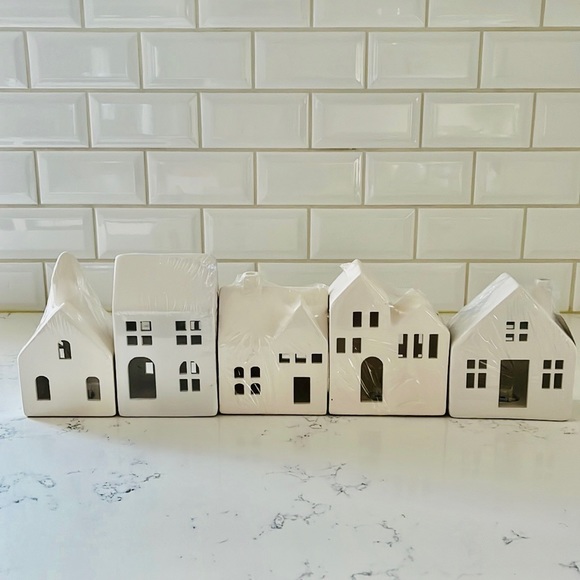 White Ceramic Split Level Light Up House - Picture 10 of 10